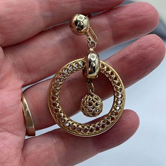 Vintage hoop 3D ornate dangle screw back earrings - Picture 4 of 6